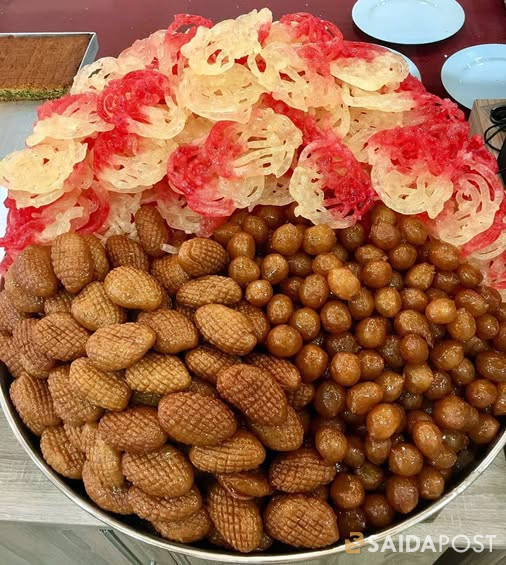 في ليلةِ نصفِ شعبان،  تتوزّع الحلوى كما تتوزّع الأمنيات،